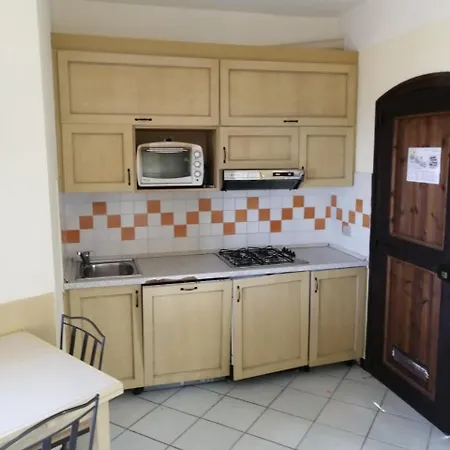 Casa Vacanze Li Canneddi Aparthotel *